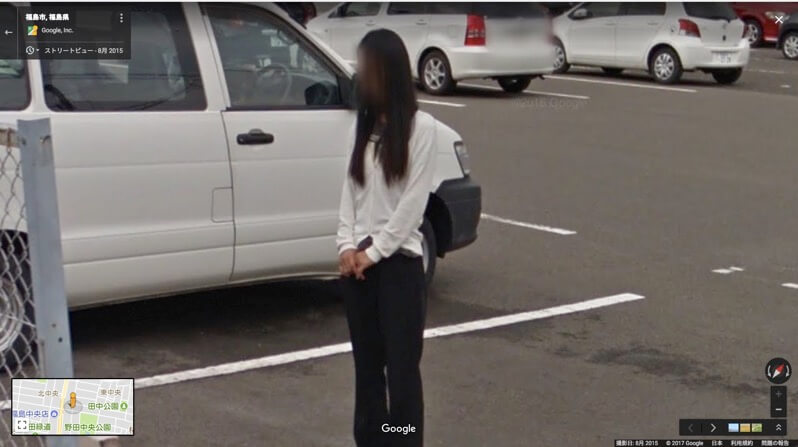 やまや福島西店 駐車場の女性 アップ